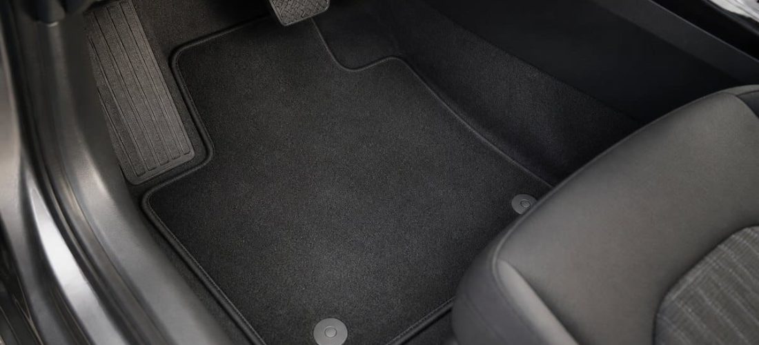 Textile, caoutchouc ou sur-mesure : chaque type de tapis de sol répond à un usage différent, avec d